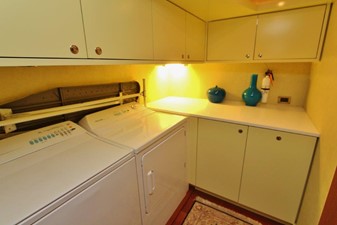 SHORE GIRL 51 Laundry Room