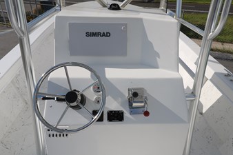 C Hawk 26 Center Console 2018 - Electronics