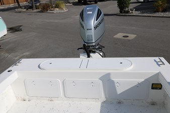 No Name 10 C Hawk 26 Center Console 2018 - Cockpit Storage