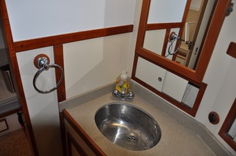 44 FEDERAL 11 Master Head and Shower