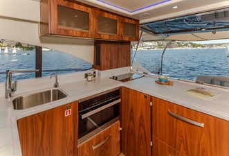 5400 Sport Yacht 16 