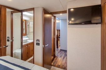 5400 Sport Yacht 37 
