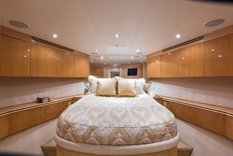 JANE E 37 Forward Stateroom
