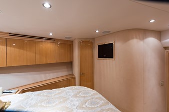 JANE E 38 Forward Stateroom
