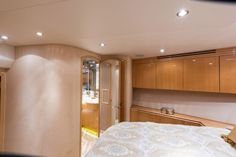 JANE E 39 Forward Stateroom