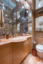 JANE E 47 Port Guest Head