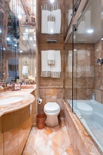 JANE E 49 Port Guest Head