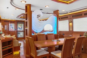 IRISH ROVER 5 Dining Area
