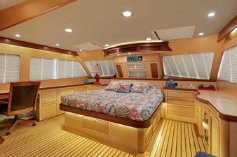 IRISH ROVER 13 Master Stateroom