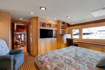 IRISH ROVER 14 Master Stateroom