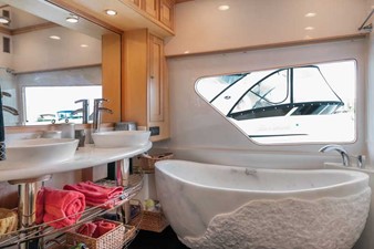 IRISH ROVER 16 Master Bath