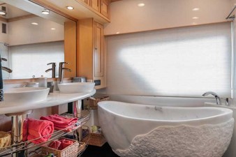 IRISH ROVER 17 Master Bath