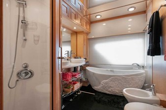 IRISH ROVER 18 Master Bath