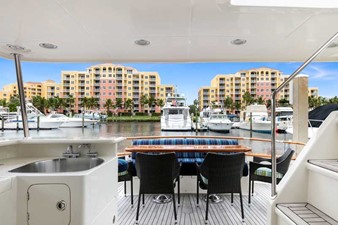IRISH ROVER 45 Aft Deck Dining