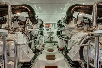 IRISH ROVER 47 Engine Room
