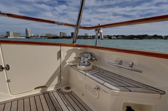 Buzz Mobile 13 Aft Deck Capstan Winch and Entry Door 78E-CB Marlow Explorer BUZZ MOBILE