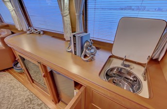 Buzz Mobile 24 Port Side Dining Room Wet Bar 78E-CB Marlow Explorer BUZZ MOBILE
