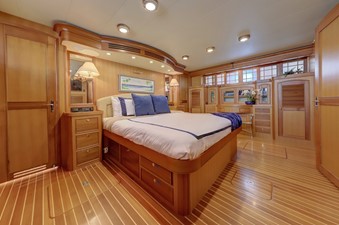 Buzz Mobile 32 Master Stateroom 78E-CB Marlow Explorer BUZZ MOBILE