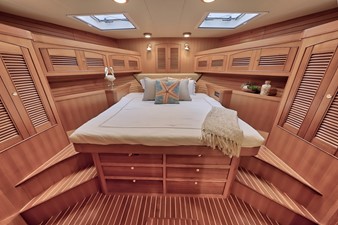 Buzz Mobile 39 VIP Stateroom Forward 78E-CB Marlow Explorer BUZZ MOBILE
