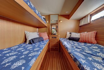 Buzz Mobile 42 Guest Stateroom 78E-CB Marlow Explorer BUZZ MOBILE