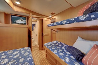 Buzz Mobile 43 Guest Stateroom 78E-CB Marlow Explorer BUZZ MOBILE