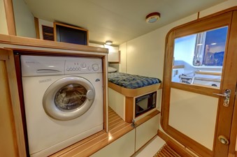 Buzz Mobile 62 Crew Quarters 78E-CB Marlow Explorer BUZZ MOBILE