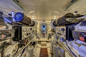 Buzz Mobile 64 Engine Room 78E-CB Marlow Explorer BUZZ MOBILE