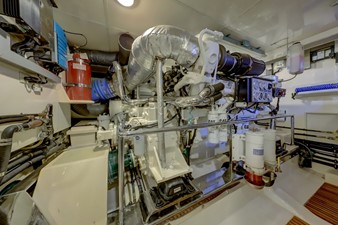 Buzz Mobile 65 Engine Room 78E-CB Marlow Explorer BUZZ MOBILE