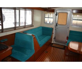 Touch and Go 29 Salon To Starboard