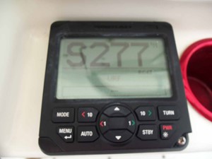 33' CIGARETTE NO NAME 20 Simrad AP