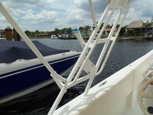 33' CIGARETTE NO NAME 28 Radar Arch Legs