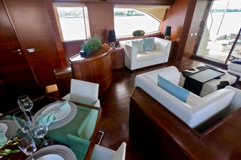 Sempre Grati 4 2009 85 Azimut Flybridge - Salon (3)