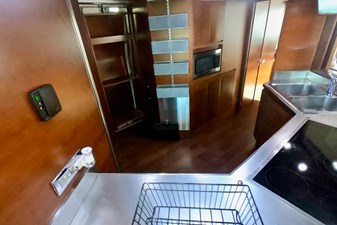 Sempre Grati 8 2009 85 Azimut Flybridge - Galley (2)