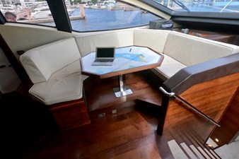 Sempre Grati 9 2009 85 Azimut Flybridge - Forward Dinette