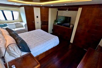 Sempre Grati 12 2009 85 Azimut Flybridge - Master Stateroom (2)
