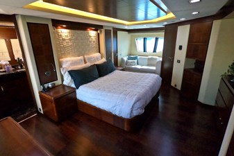 Sempre Grati 13 2009 85 Azimut Flybridge - Master Stateroom (3)