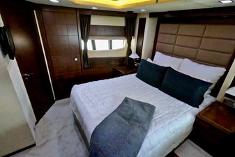 Sempre Grati 19 2009 85 Azimut Flybridge -Forward VIP Stateroom (2)