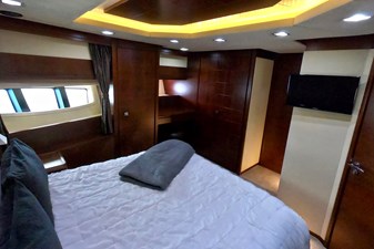 Sempre Grati 20 2009 85 Azimut Flybridge -Forward VIP Stateroom (3)