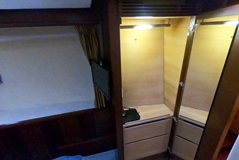 Sempre Grati 27 2009 85 Azimut Flybridge - Port Stateroom (2)