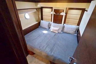 Sempre Grati 28 2009 85 Azimut Flybridge - Starboard Stateroom (1)