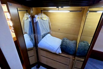 Sempre Grati 29 2009 85 Azimut Flybridge - Starboard Stateroom (2)