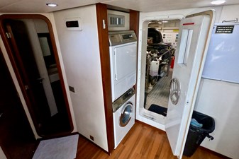 Sempre Grati 32 2009 85 Azimut Flybridge - Crew Quarters (1)
