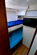 Sempre Grati 33 2009 85 Azimut Flybridge - Crew Quarters (2)