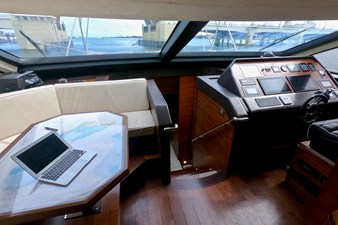 Sempre Grati 35 2009 85 Azimut Flybridge - Helm