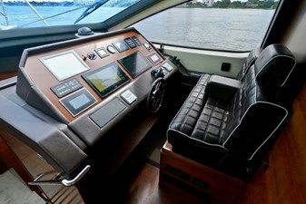Sempre Grati 36 2009 85 Azimut Flybridge - Lower Helm
