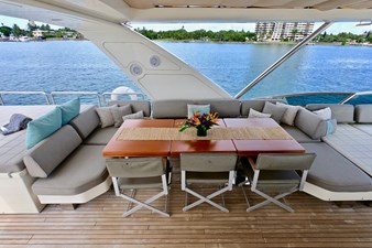 Sempre Grati 45 2009 85 Azimut Flybridge - Upper Dining and Lounge (2)