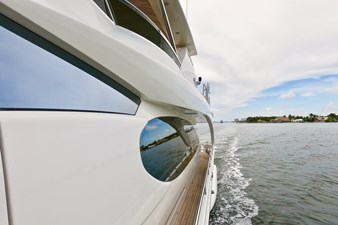 Sempre Grati 51 2009 85 Azimut Flybridge -Walk Deck