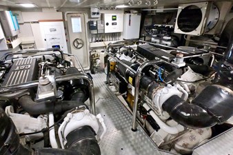 Sempre Grati 60 2009 85 Azimut Flybridge - Engine Room (2)