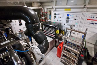 Sempre Grati 61 2009 85 Azimut Flybridge - Engine Room (3)