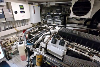 Sempre Grati 62 2009 85 Azimut Flybridge - Engine Room (4)
